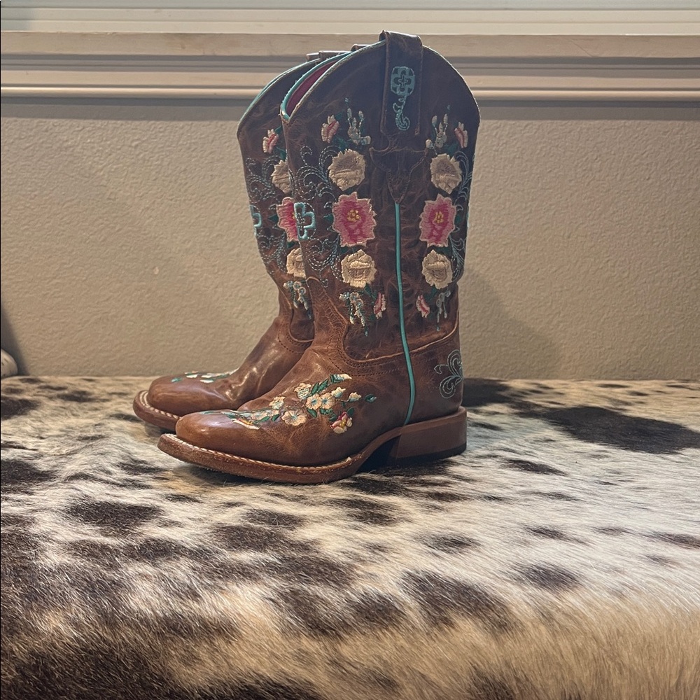 Macie Bean Kids Boots with Floral Embroidery